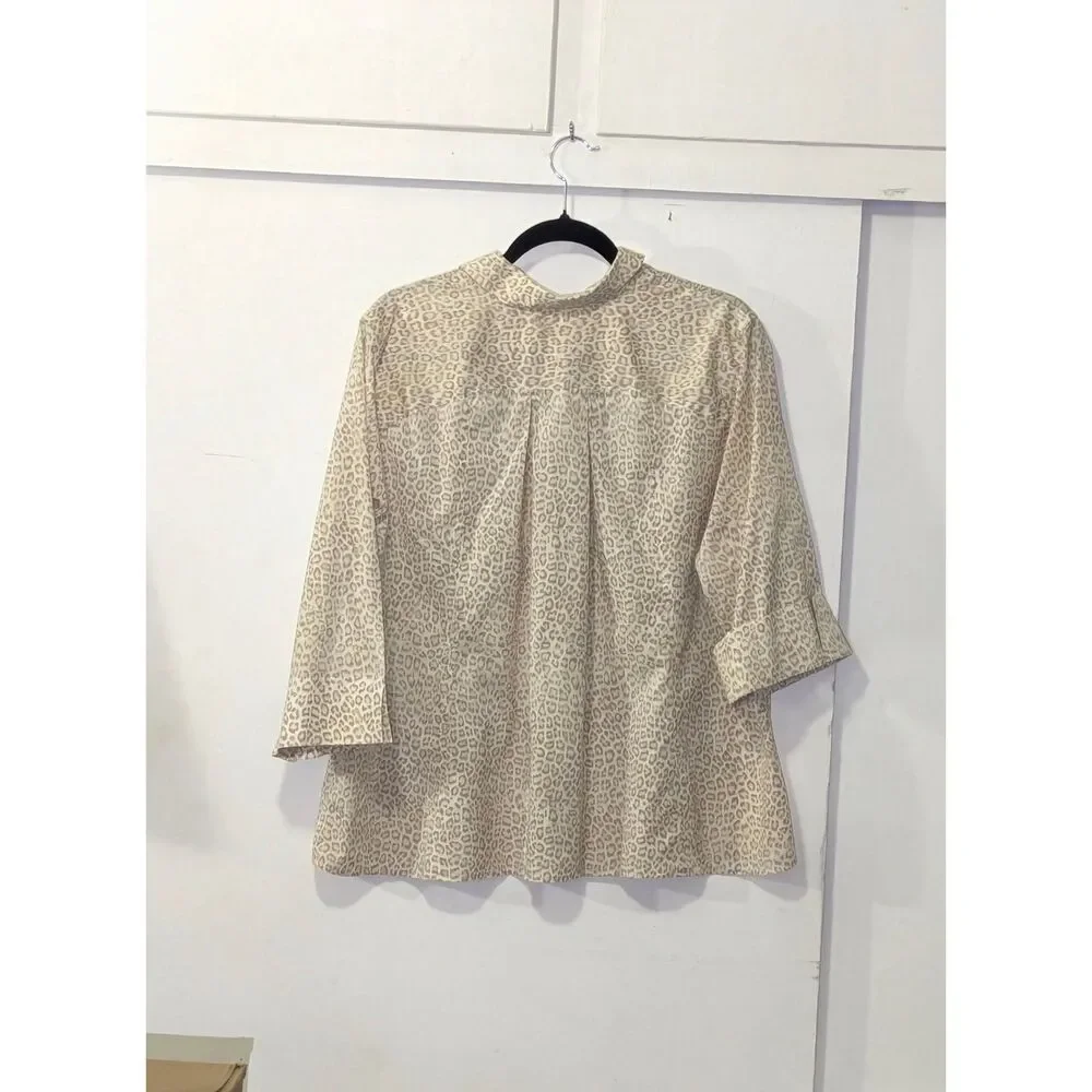 Chico's leopard print no iron collared button up XL - Picture 3 of 8